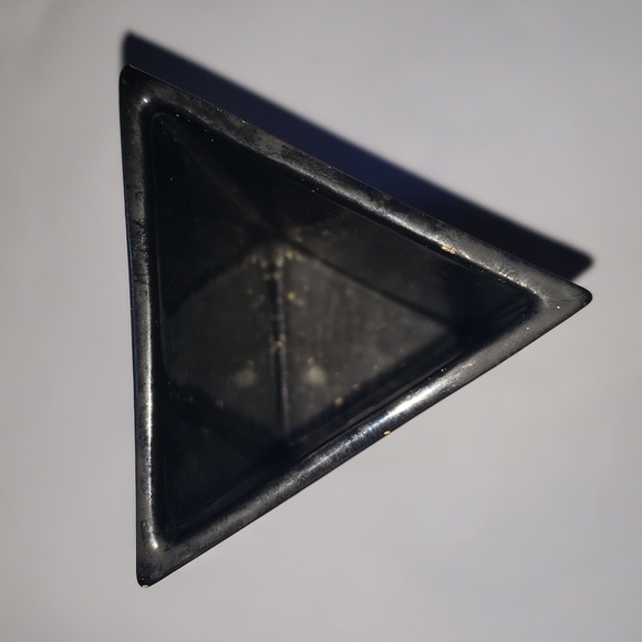 Pier 1 Imports Trianglular Black w White Speckles Vase - Picture 4 of 7